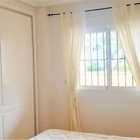 Spacious 1 Bedroom Ground - Flooor With Large Private Terrace In Martin Apartmán